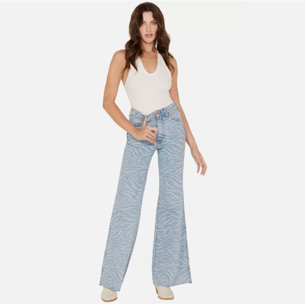 NWT WRANGLER WOMEN'S MEOW LASER TIGER PRINT WANDERER FLARE JEANS 32X34